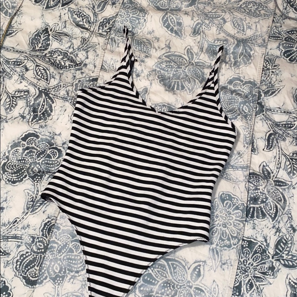 aritzia / sunday best - bodysuit
